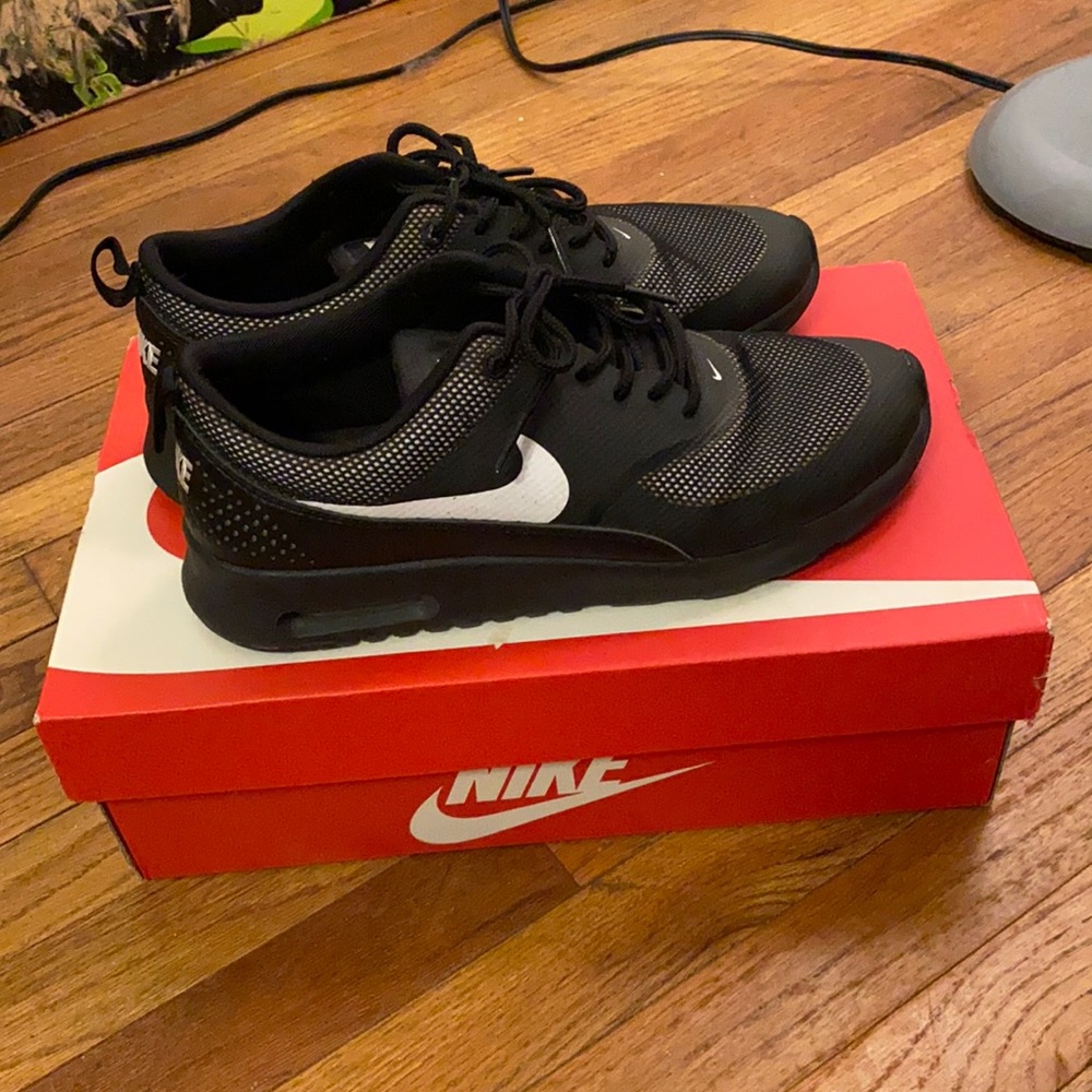 Women’s Nike air max shoe